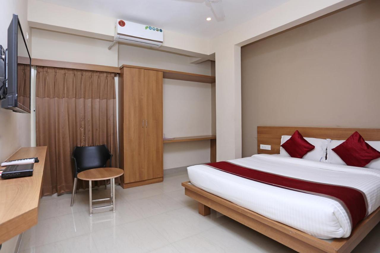 Oyo 6447 Samasth Rooms And Suites Mysore Exteriör bild